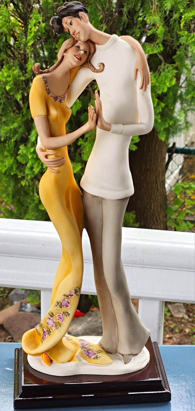 Vintage Giuseppe Armani Happy in Love Porcelain Couple Figurine w/ Box New