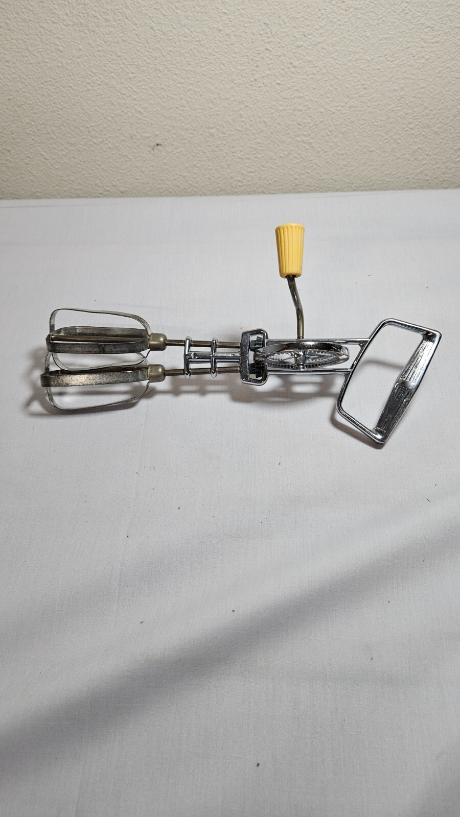 Vintage unbranded eggbeater Vintage unbranded eggbeater
