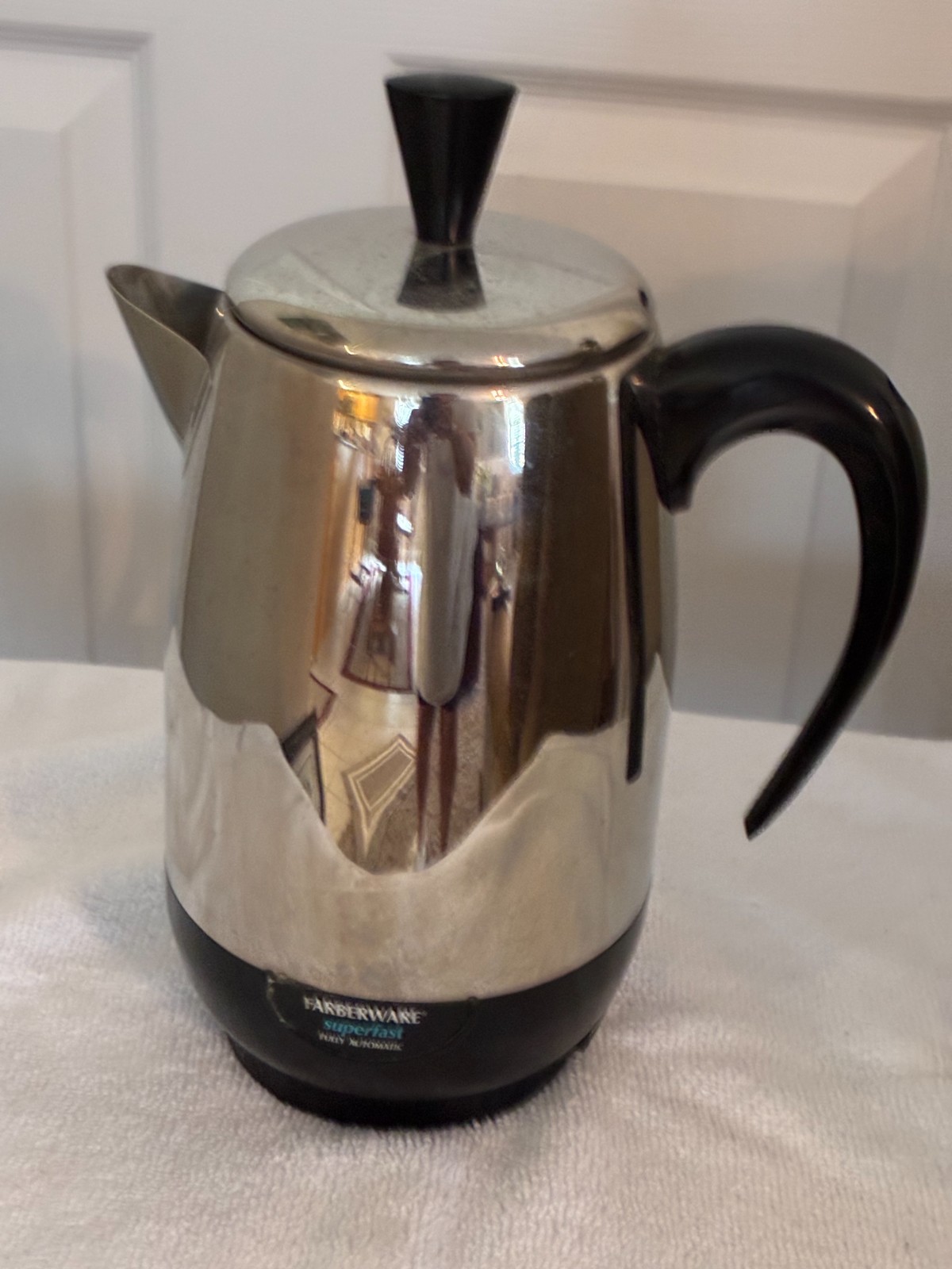 Vintage Farberware Super Fast Automatic 8 Cup Coffee Percolator Model FCP280-A Vintage Farberware Super Fast Automatic 8 Cup Coffee Percolator Model FCP280-A