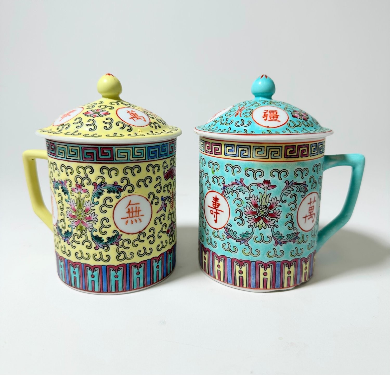 Vintage Chinese Jingdezhen Mun Shou Longevity Lidded Mugs Yellow Turquoise Pair