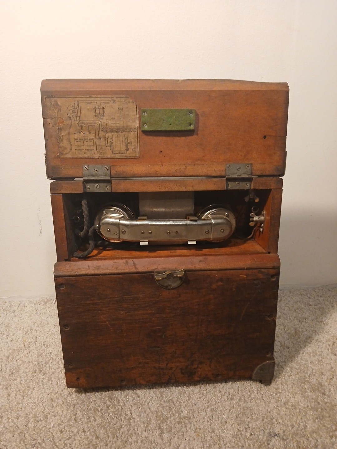 Antique Western Electric 1904 Railroad Lineman Field Telephone Box Magneto D4379 Antique Western Electric 1904 Railroad Lineman Field Telephone Box Magneto D4379