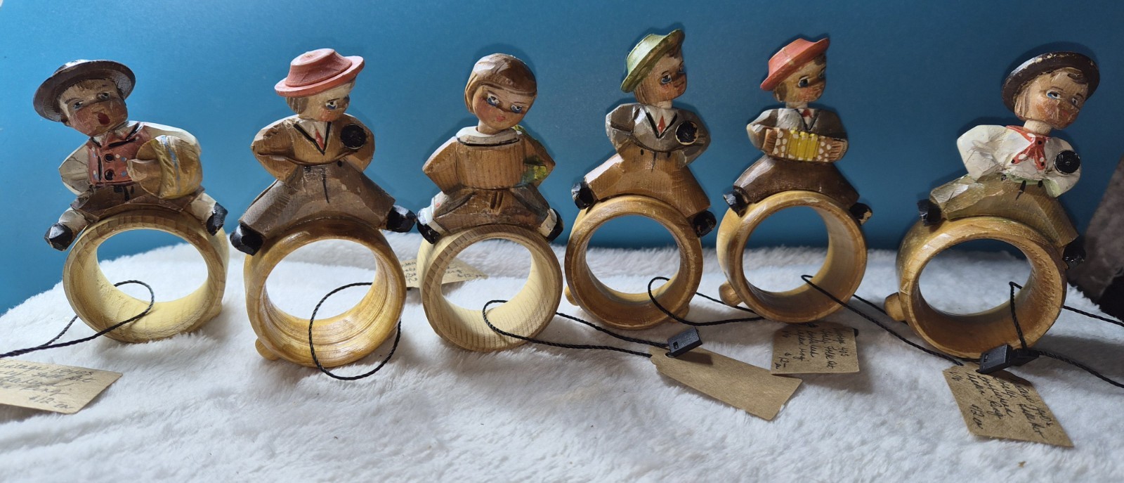6 Vintage Hand Carved Italian Round Napkin Rings Wood Nodders 3-1/2\ 6 Vintage Hand Carved Italian Round Napkin Rings Wood Nodders 3-1/2\