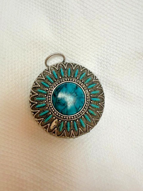 Vintage MAX FACTOR Pressed Compact “Dancing Sun” Faux Turquoise Center Vintage MAX FACTOR Pressed Compact “Dancing Sun” Faux Turquoise Center