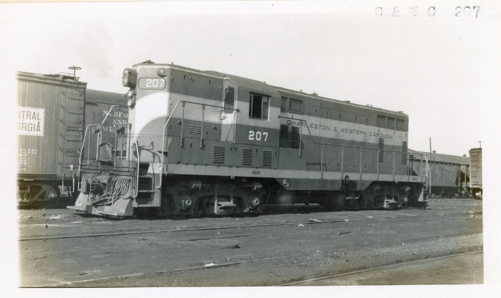 VINTAGE B&W RAILROAD PHOTO CHARLESTON & WESTERN CAROLINA 207 EMD GP7 ACL SCL VINTAGE B&W RAILROAD PHOTO CHARLESTON & WESTERN CAROLINA 207 EMD GP7 ACL SCL