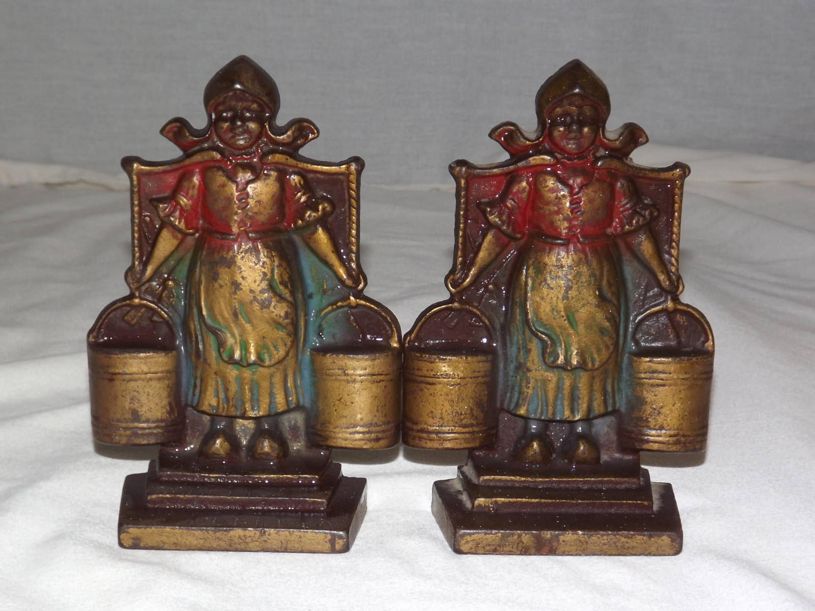 VINTAGE DUTCH GIRLS PAILS OF WATER HAND PAINTED METAL BOOKENDS