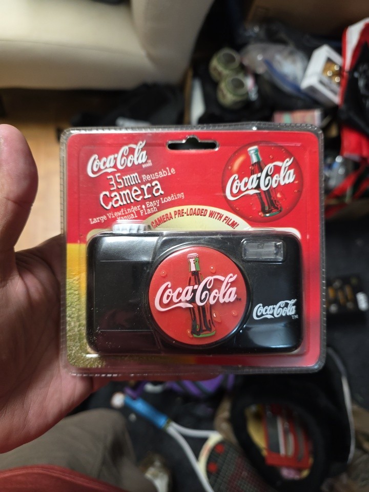 Coca-Cola 35mm Reusable Flash Camera Sealed 1999 Coca-Cola 35mm Reusable Flash Camera Sealed 1999