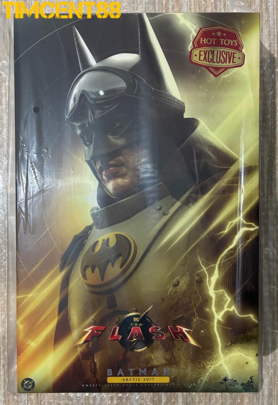 Ready Hot Toys MMS897 The Flash 1/6 Batman (Arctic Suit) Ready Hot Toys MMS897 The Flash 1/6 Batman (Arctic Suit)