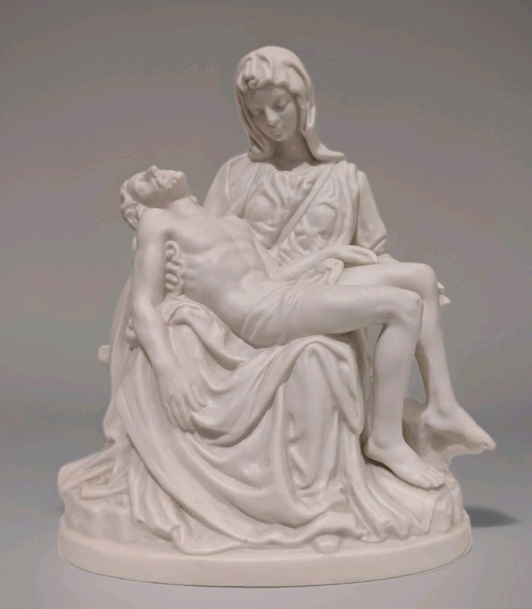 1960 Vintage Goebel Sacraft Porcelain The Pieta Sculpture Hx299/i - 7.5” tall