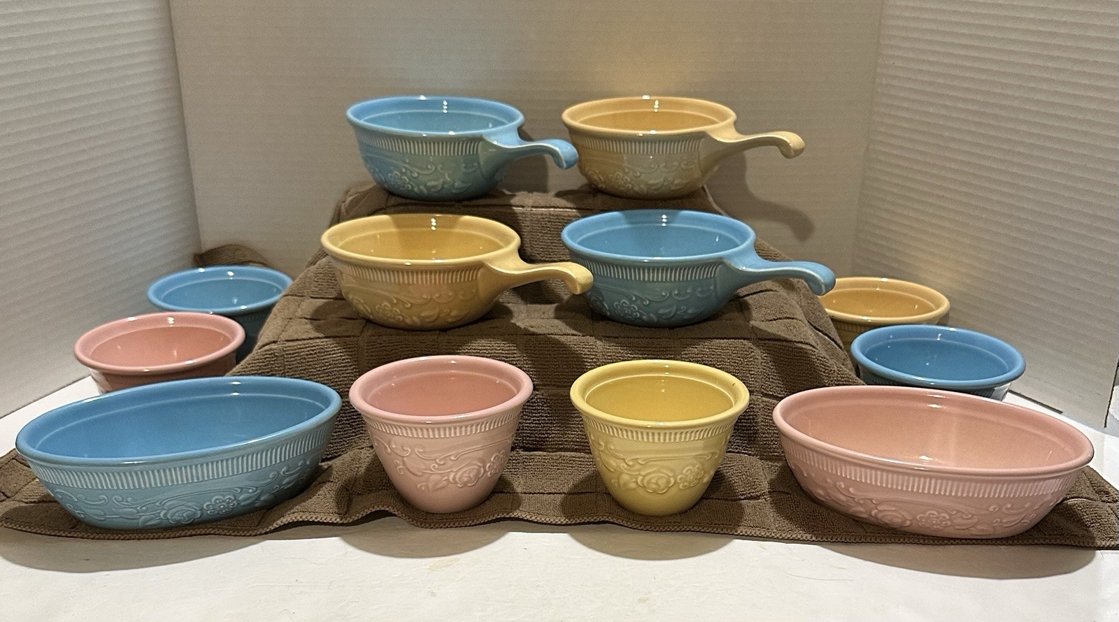 Taylor Smith and Taylor Oven Serve Dishes Set Of 12 Turquoise Pink Yellow Taylor Smith and Taylor Oven Serve Dishes Set Of 12 Turquoise Pink Yellow