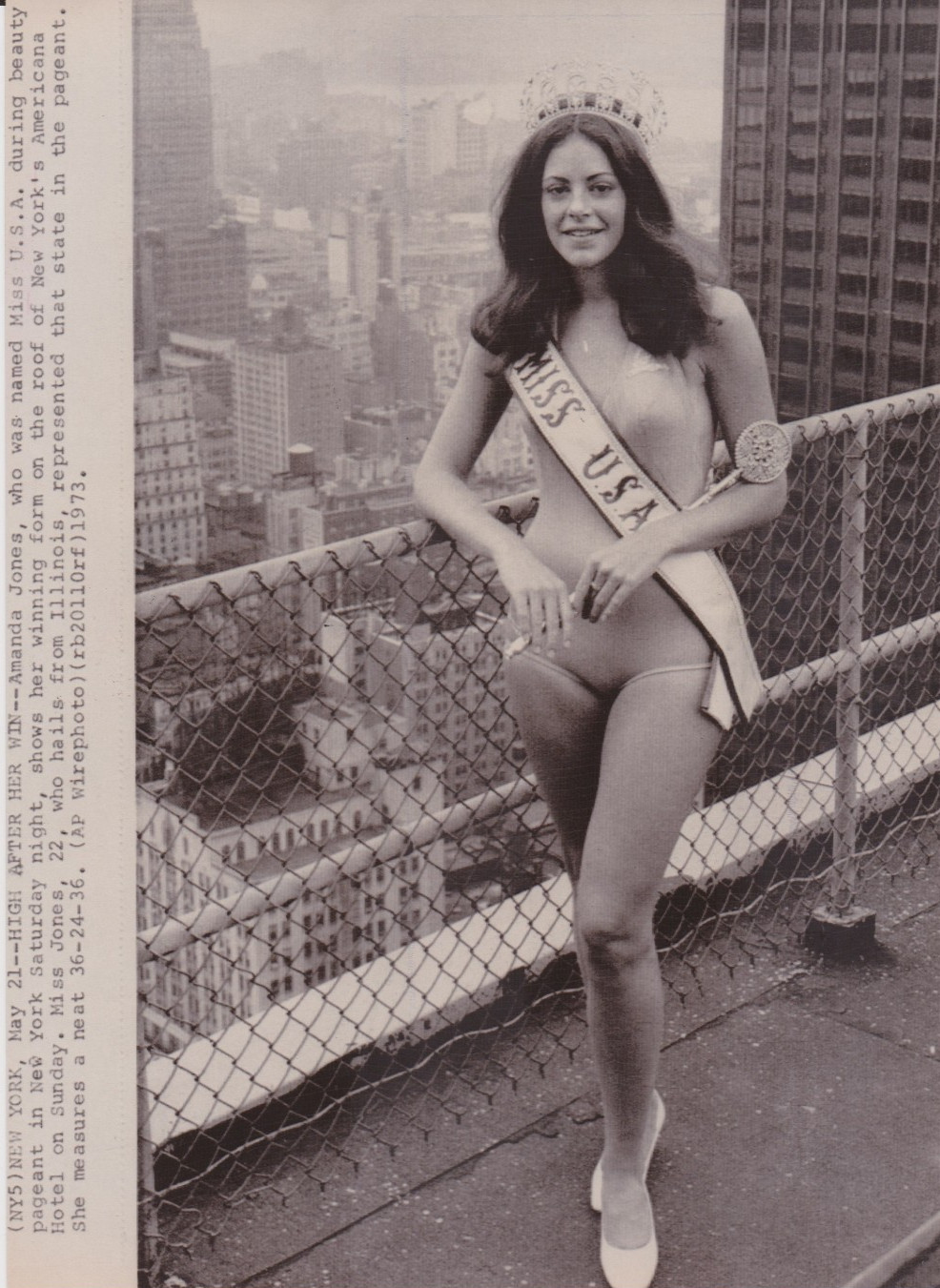 1973 Press Photo Miss USA Amanda Jones in Her Bikini on Americana Hotel Rooftop