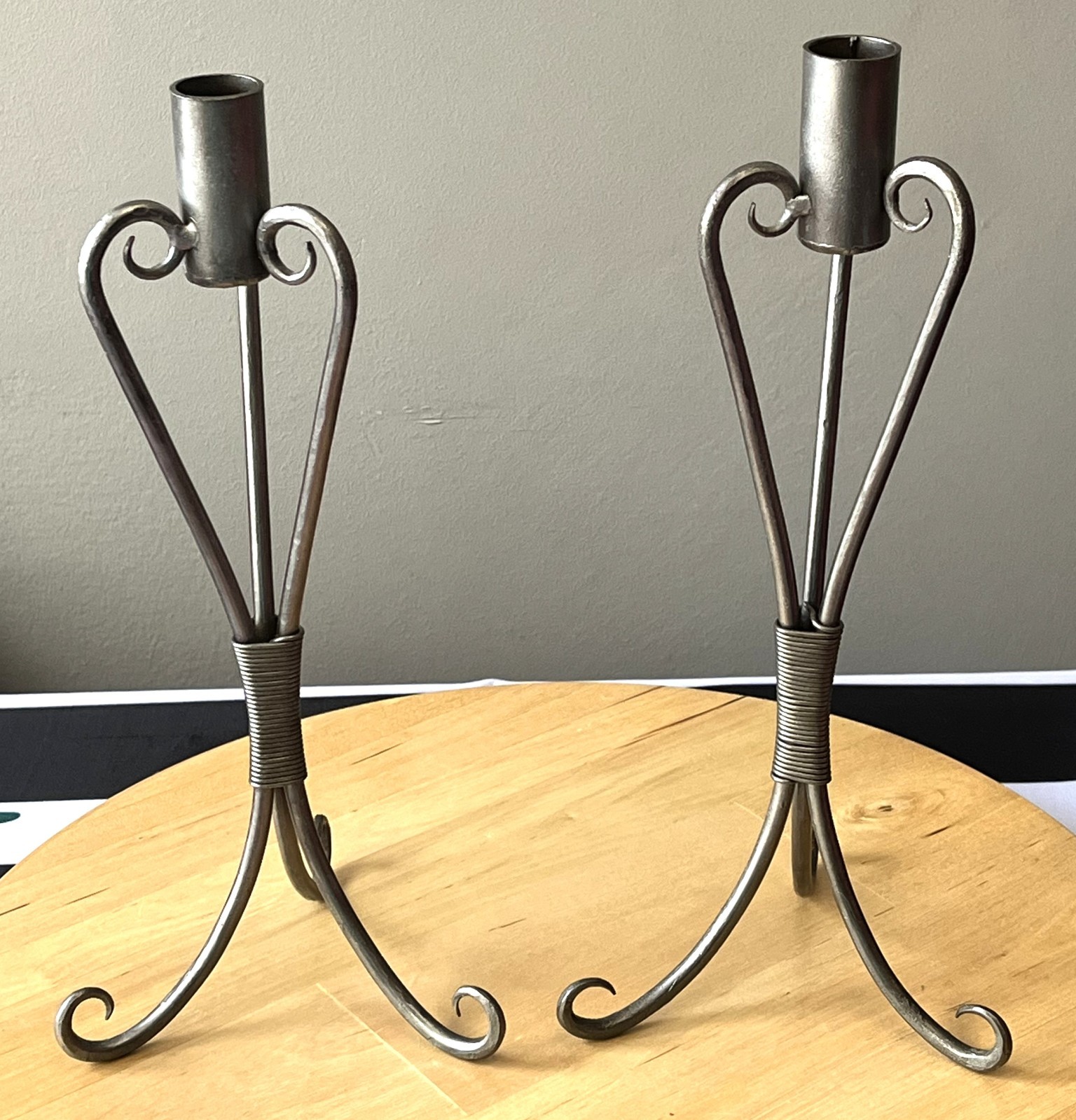 Set Of 2 Metal Scrollwork Candle Holders Old Silver Tone 11\