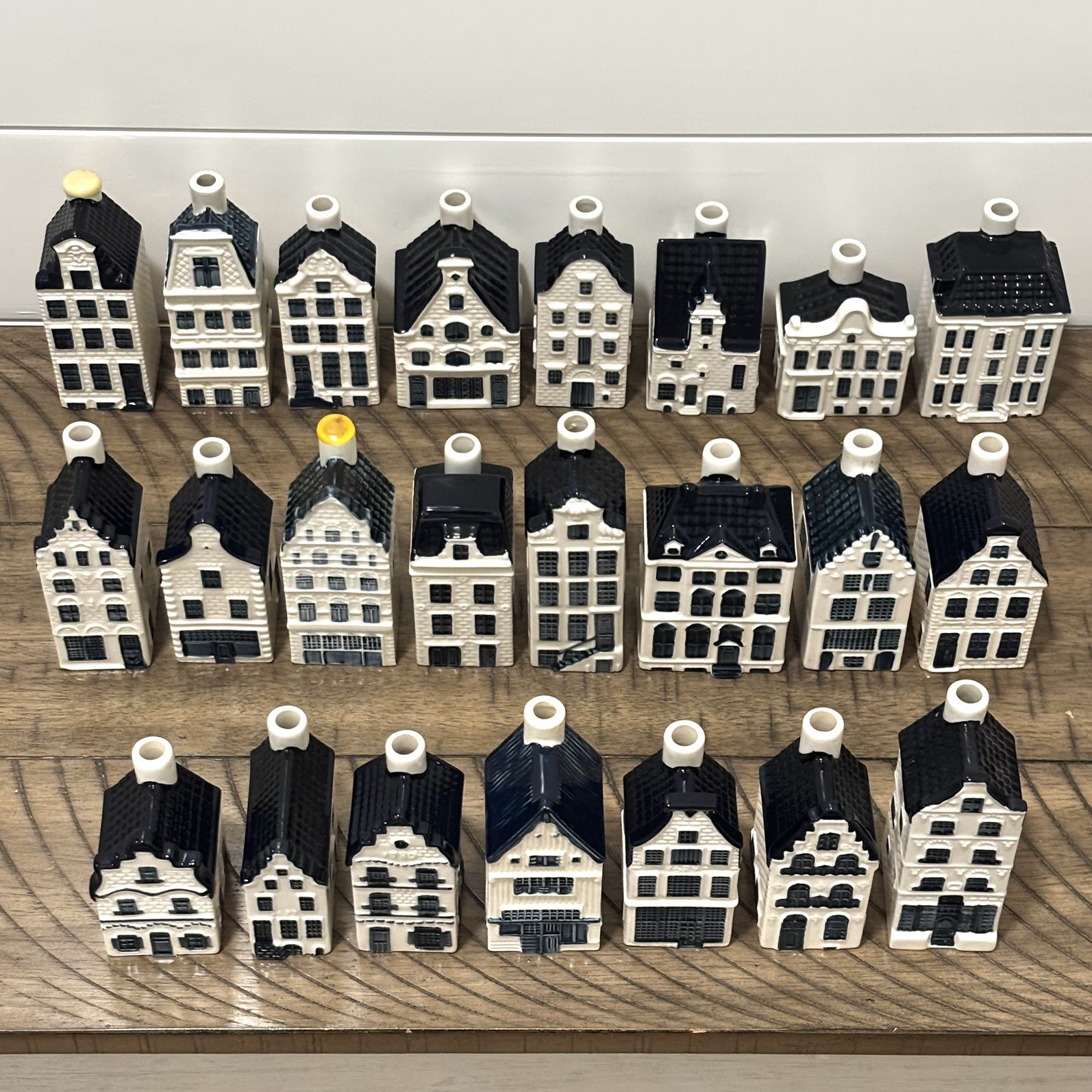 Lot of 23 KLM Delft Blue Houses Bols Holland Amsterdam Miniature Porcelain Empty Lot of 23 KLM Delft Blue Houses Bols Holland Amsterdam Miniature Porcelain Empty
