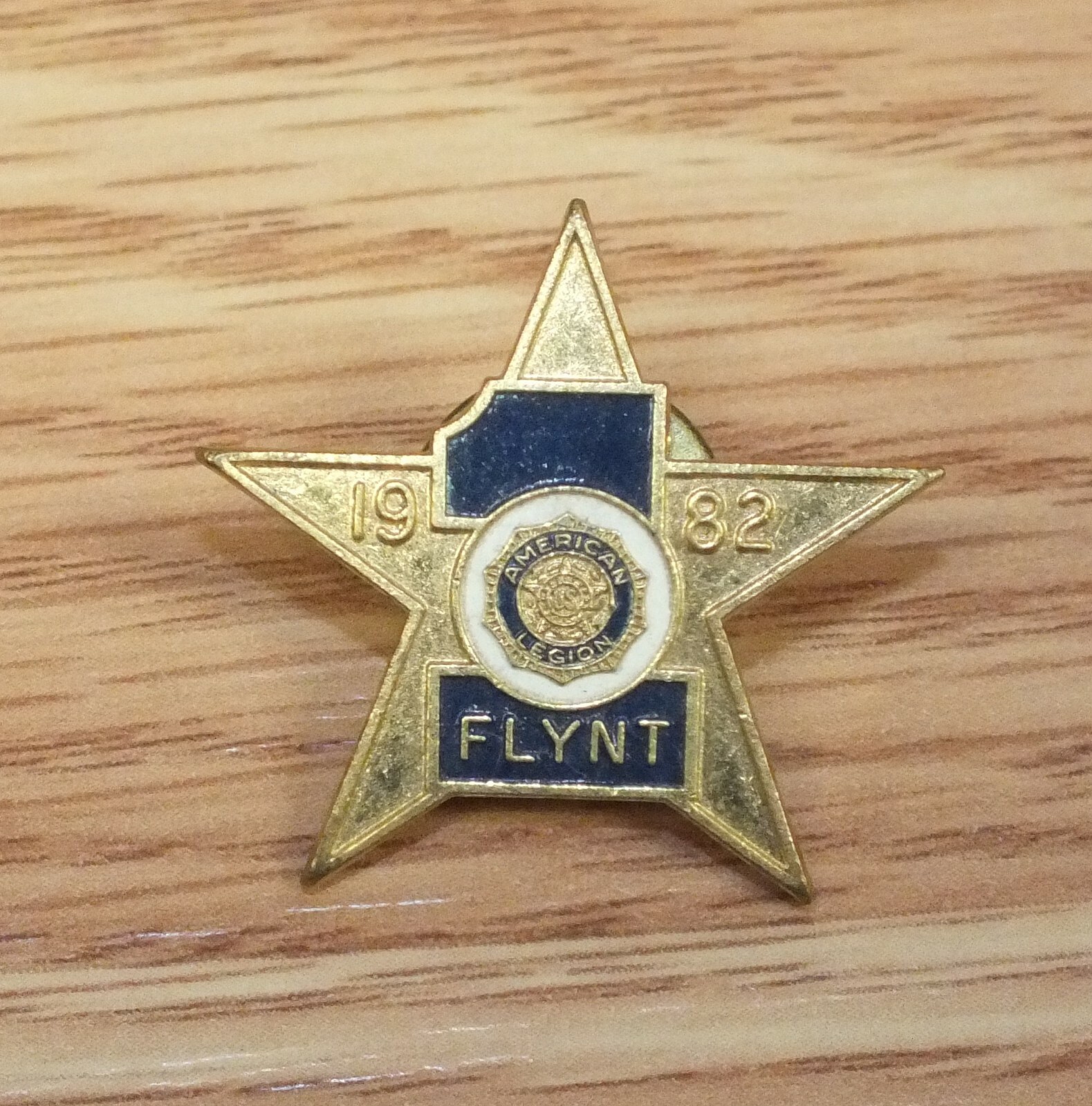 Vintage 1982 Flynt Michigan American Legion Star Collectible Pin / Lapel 