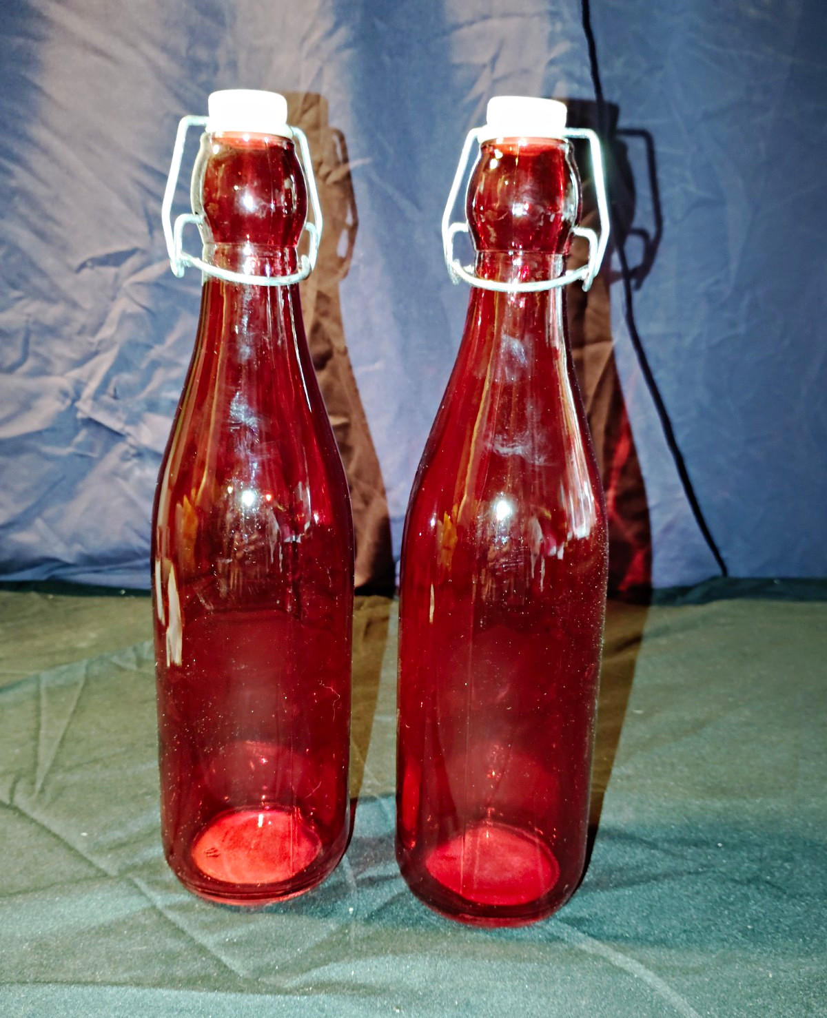 Set of 2 Red Glass 750 ml Swing-Top Bottles w/ White Flip-Top Stoppers
