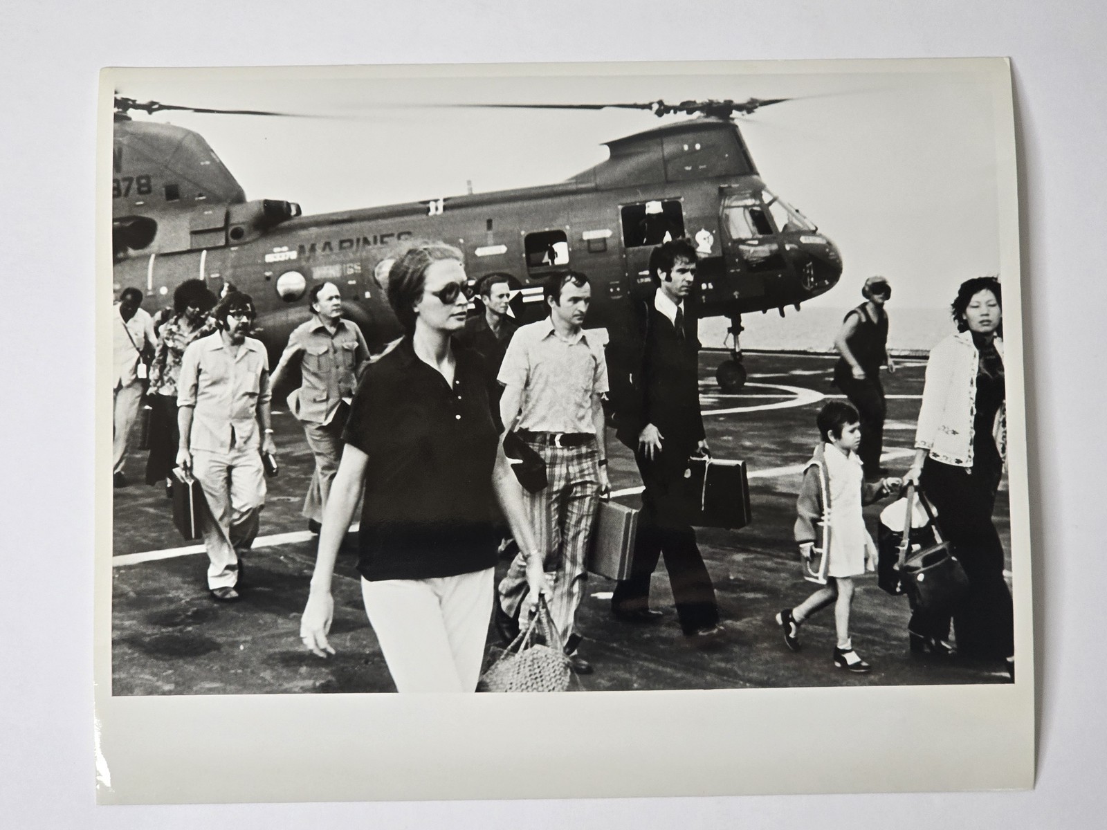 Operation Frequent Wind USS Blue Ridge CH-46 Saigon 1975 8x10 Navy Photo