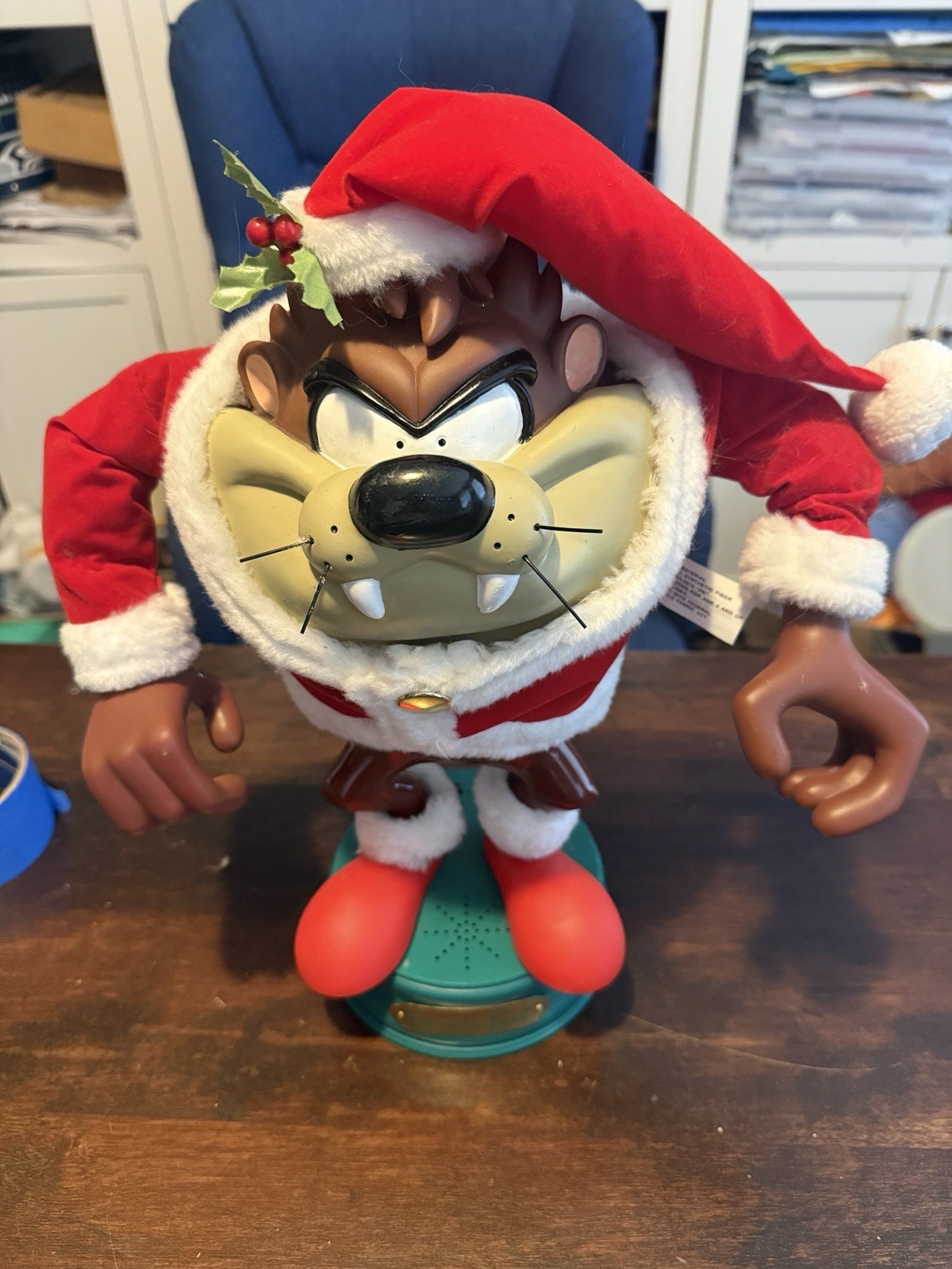 Vintage 1997 Taz Tasmanian Devil Animated Christmas Santa 13” Matrix Warner Bros Vintage 1997 Taz Tasmanian Devil Animated Christmas Santa 13” Matrix Warner Bros