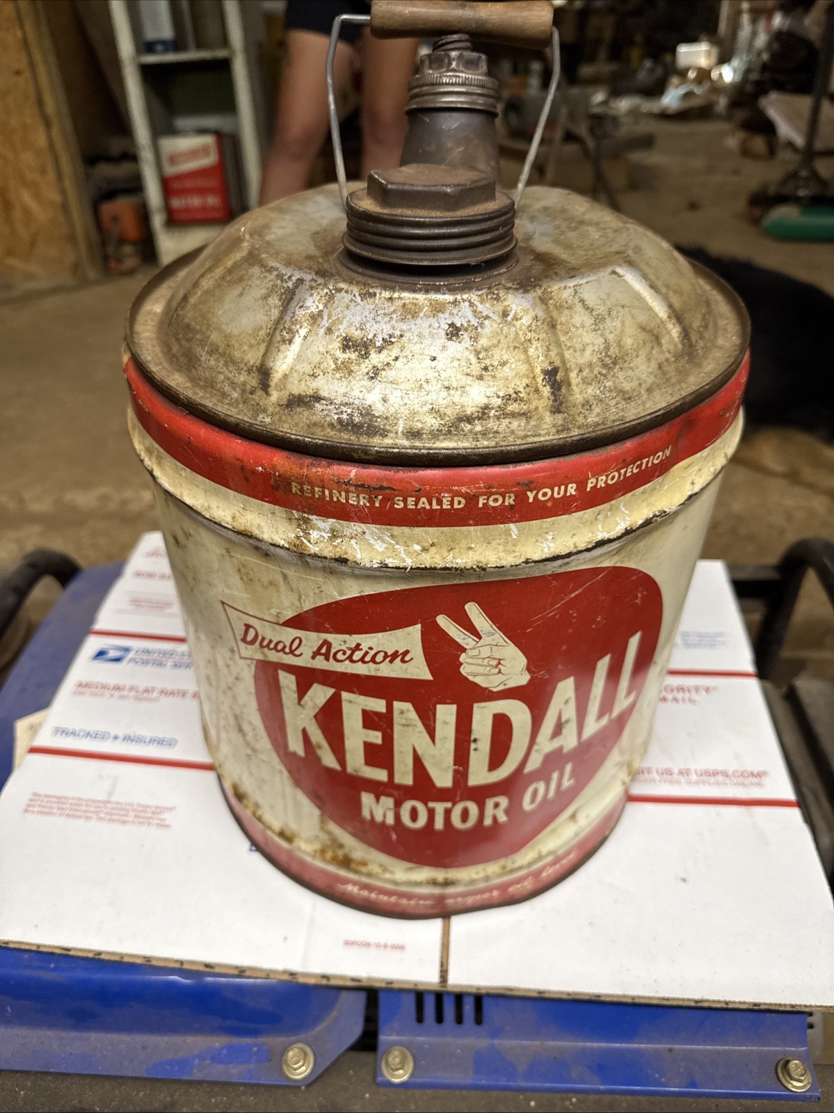 VINTAGE KENDALL MOTOR OIL CAN 5 GALLON BUCKET ADVERTISEMENT WOOD HANDLE GOOD