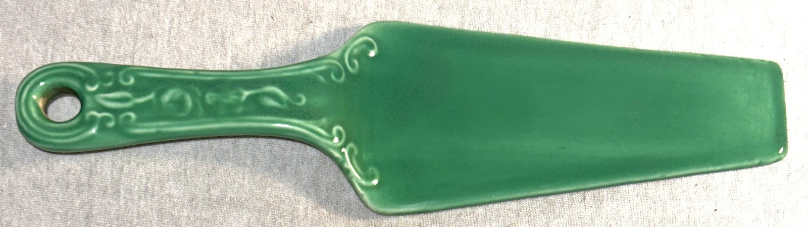Vintage FIESTA KITCHEN KRAFT GREEN PIE CAKE LIFTER Vintage FIESTA KITCHEN KRAFT GREEN PIE CAKE LIFTER