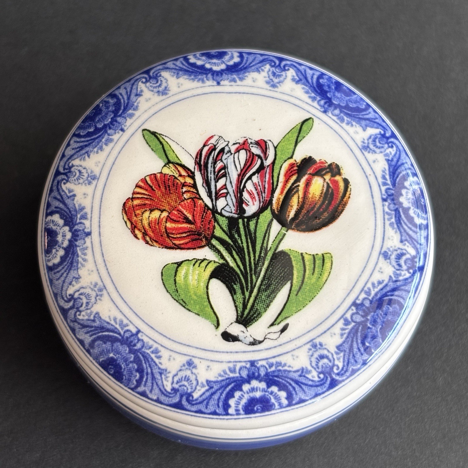Vintage Delft Blue Round Tulip Trinket Box by AGRO Holland Vintage Delft Blue Round Tulip Trinket Box by AGRO Holland