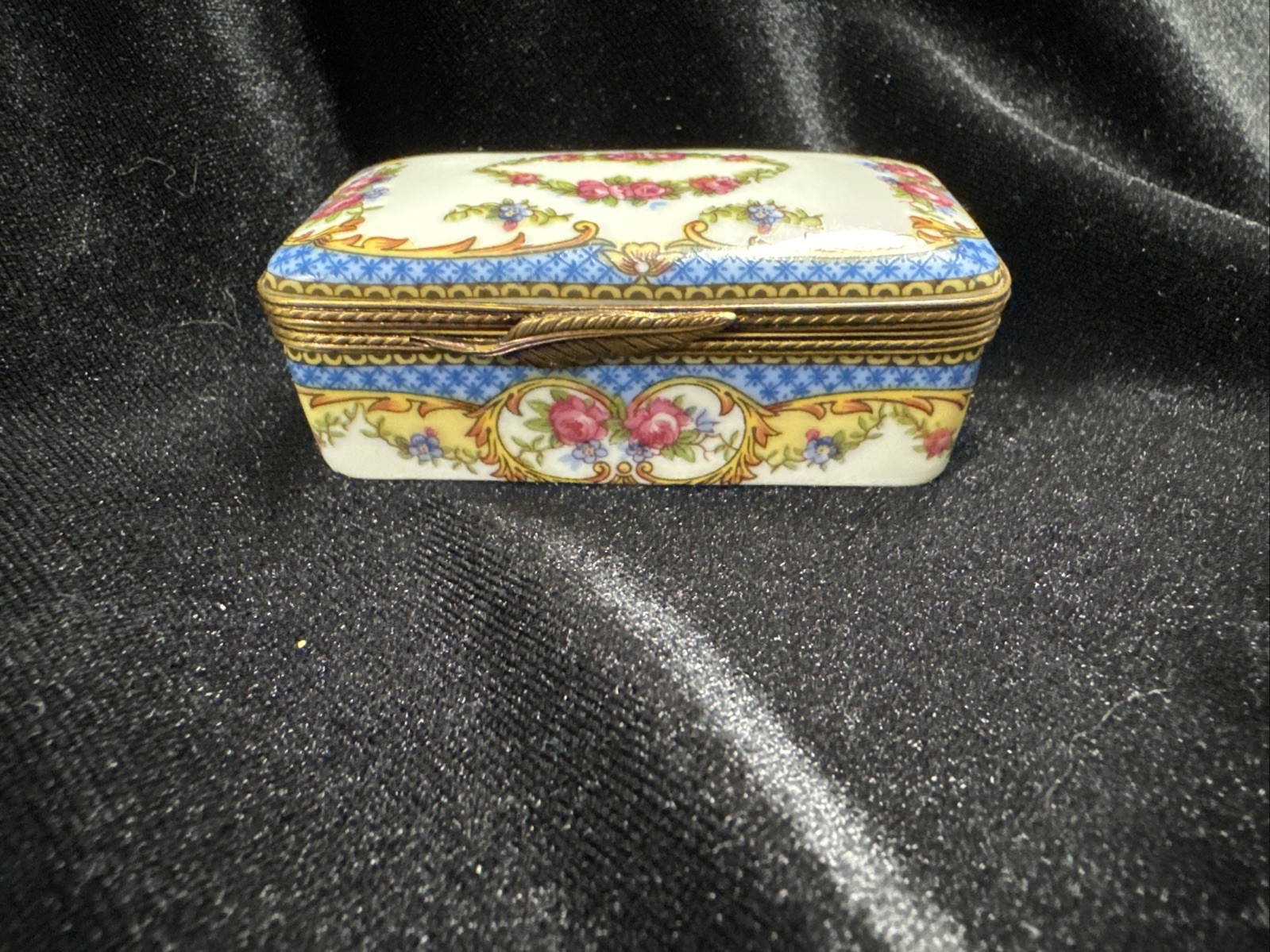 Vintage Late 20th Century Limoges Eximious Porcelain Floral Trinket Box