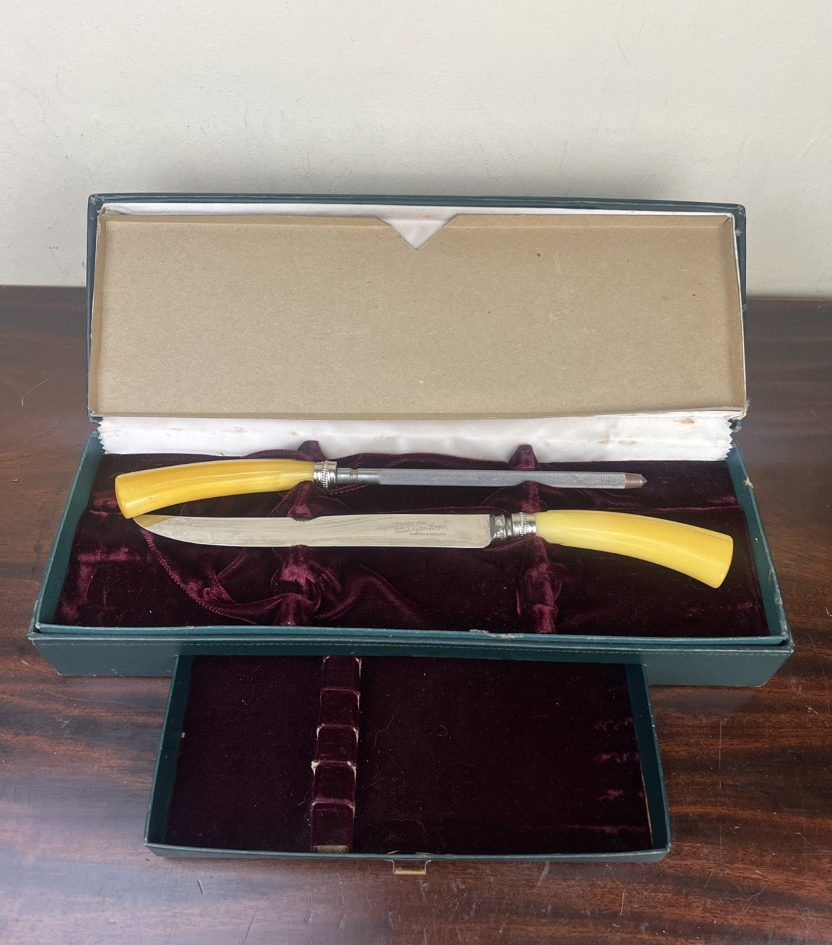 VTG 2 Piece Washington Forge Carving Set Bakelite Handles Sheffield England VTG 2 Piece Washington Forge Carving Set Bakelite Handles Sheffield England