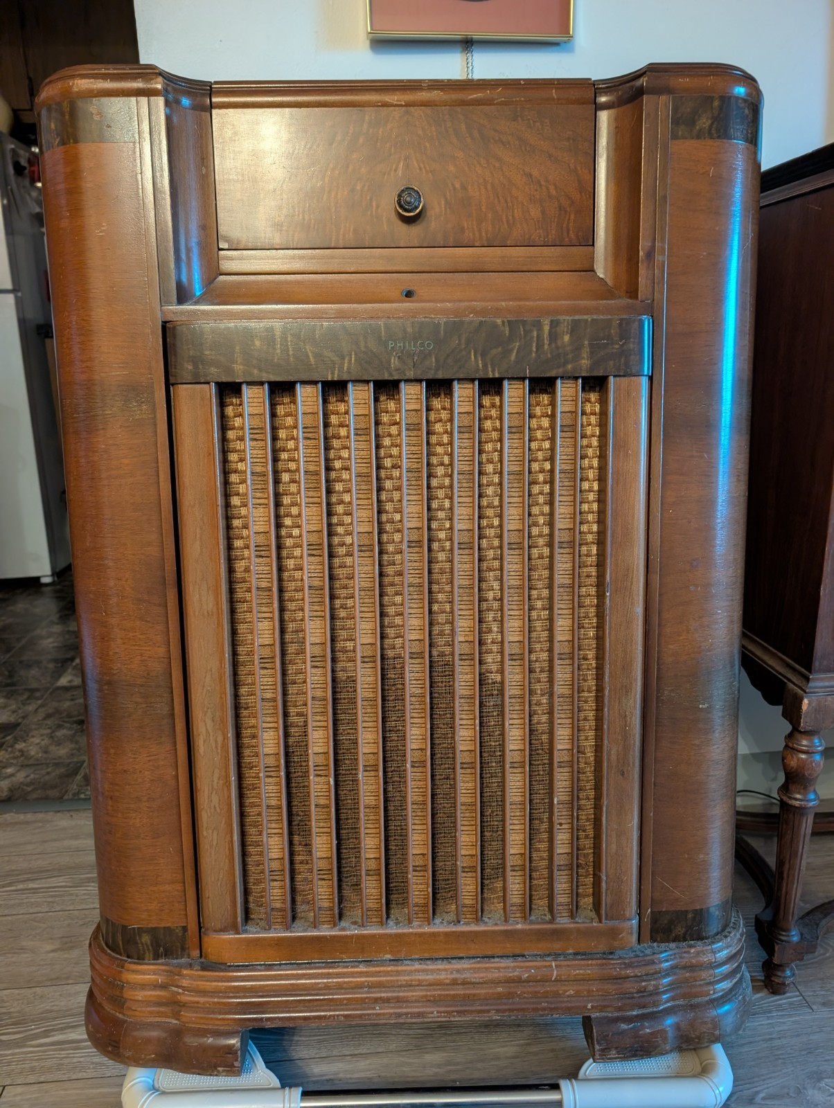 The Philco 41-629 floor radio/phonograph combination 1941