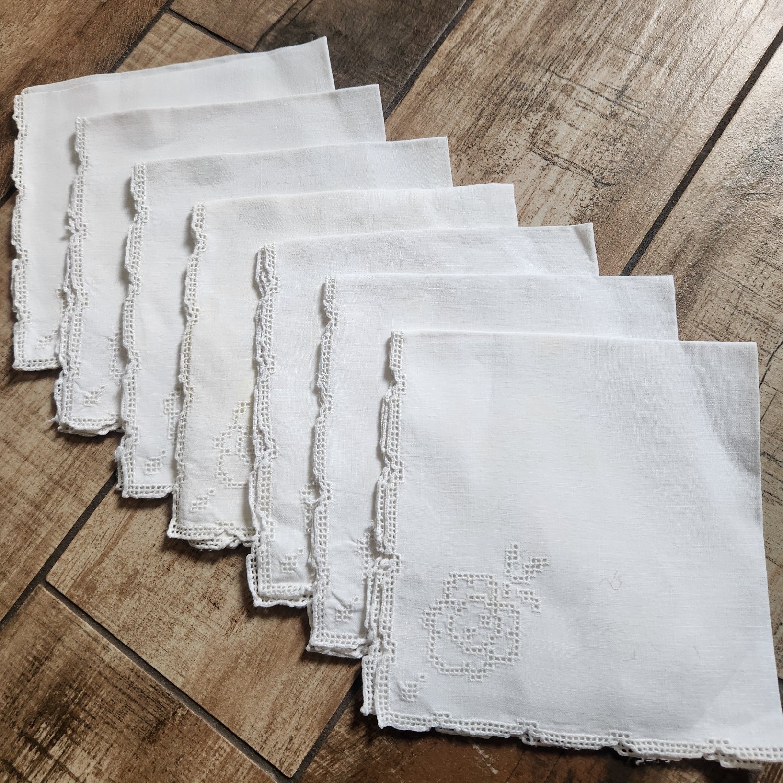 Vintage White Linen Napkins Set of 7 Hand Embroidered Rose Crochet Lace Edge Vtg Vintage White Linen Napkins Set of 7 Hand Embroidered Rose Crochet Lace Edge Vtg