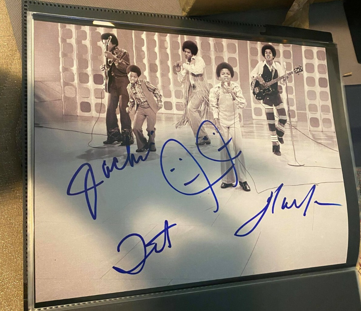 THE JACKSON 5 SIGNED Autographed 11X14 PHOTO MARLON TITO JACKIE JERMAINE