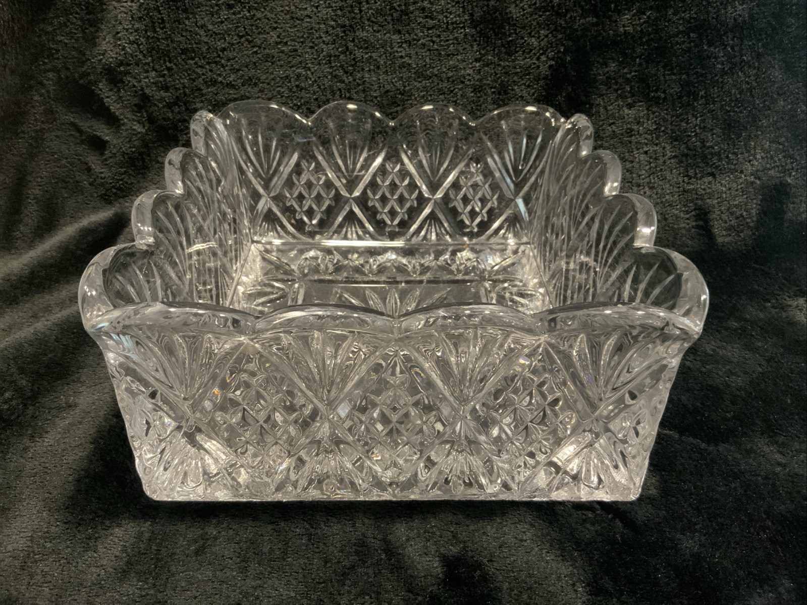 Godinger Dublin Collection Crystal Square Bowl 7.5” X 7.5” X3.5” Godinger Dublin Collection Crystal Square Bowl 7.5” X 7.5” X3.5”