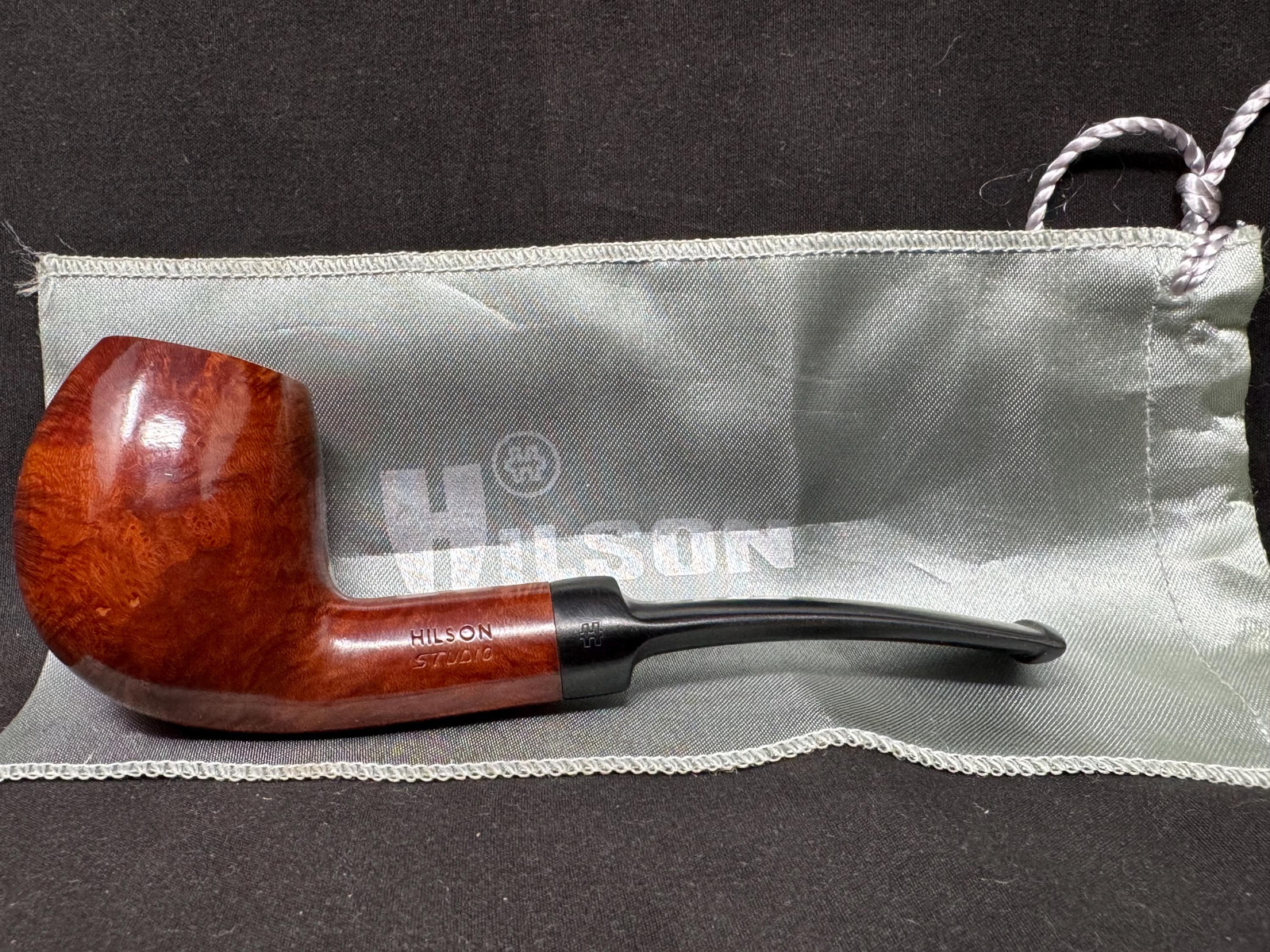 Holland Estate Hilson Studio Grade A (223) - Red Smooth Slightly Bent Billiard Holland Estate Hilson Studio Grade A (223) - Red Smooth Slightly Bent Billiard
