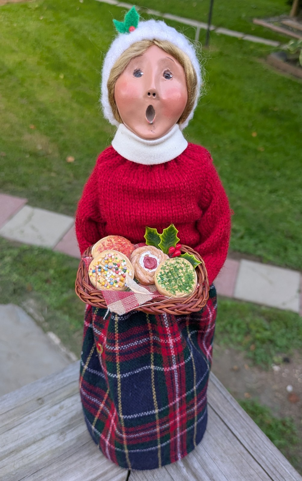2007 Byers Choice Caroler Doll Woman with Cookie Tray Specialty Families 2007 Byers Choice Caroler Doll Woman with Cookie Tray Specialty Families