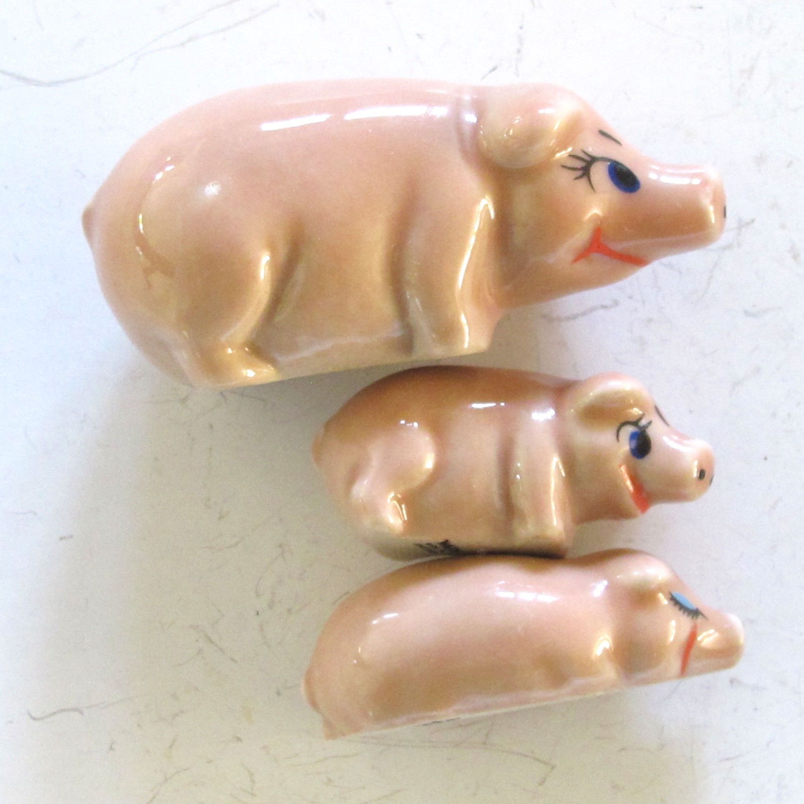 WADE Happy Families Family of MOTHER  PIG + 2 PIGLETS Porcelain Figurines 1987