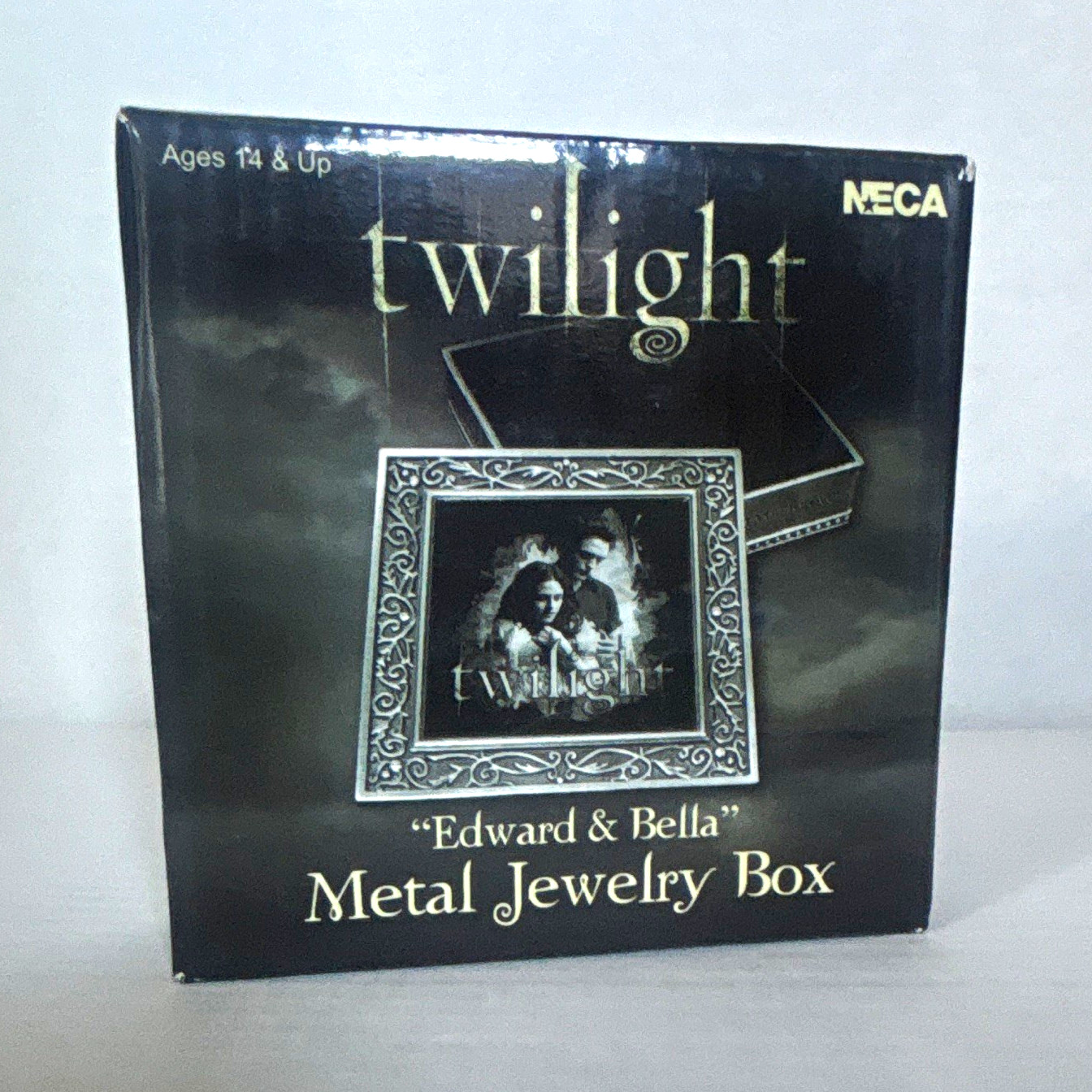 NECA The Twilight Saga Edward & Bella Metal Jewelry Box NECA The Twilight Saga Edward & Bella Metal Jewelry Box