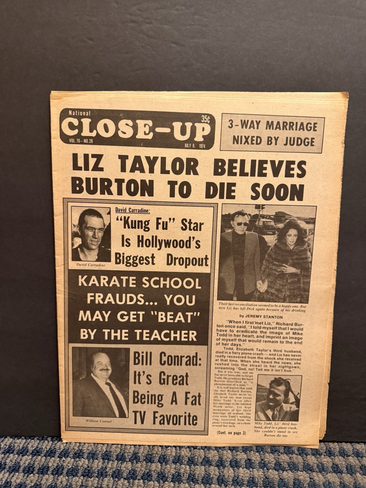 1974 July 8th National Close-Up Newspaper, Liz Taylor, David Carradine (10U) 1974 July 8th National Close-Up Newspaper, Liz Taylor, David Carradine (10U)