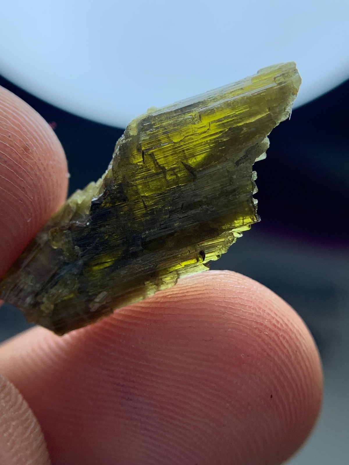 6.10 Crts Extremely Rare Gorgeous Piece Of Faden Epidot Stone 