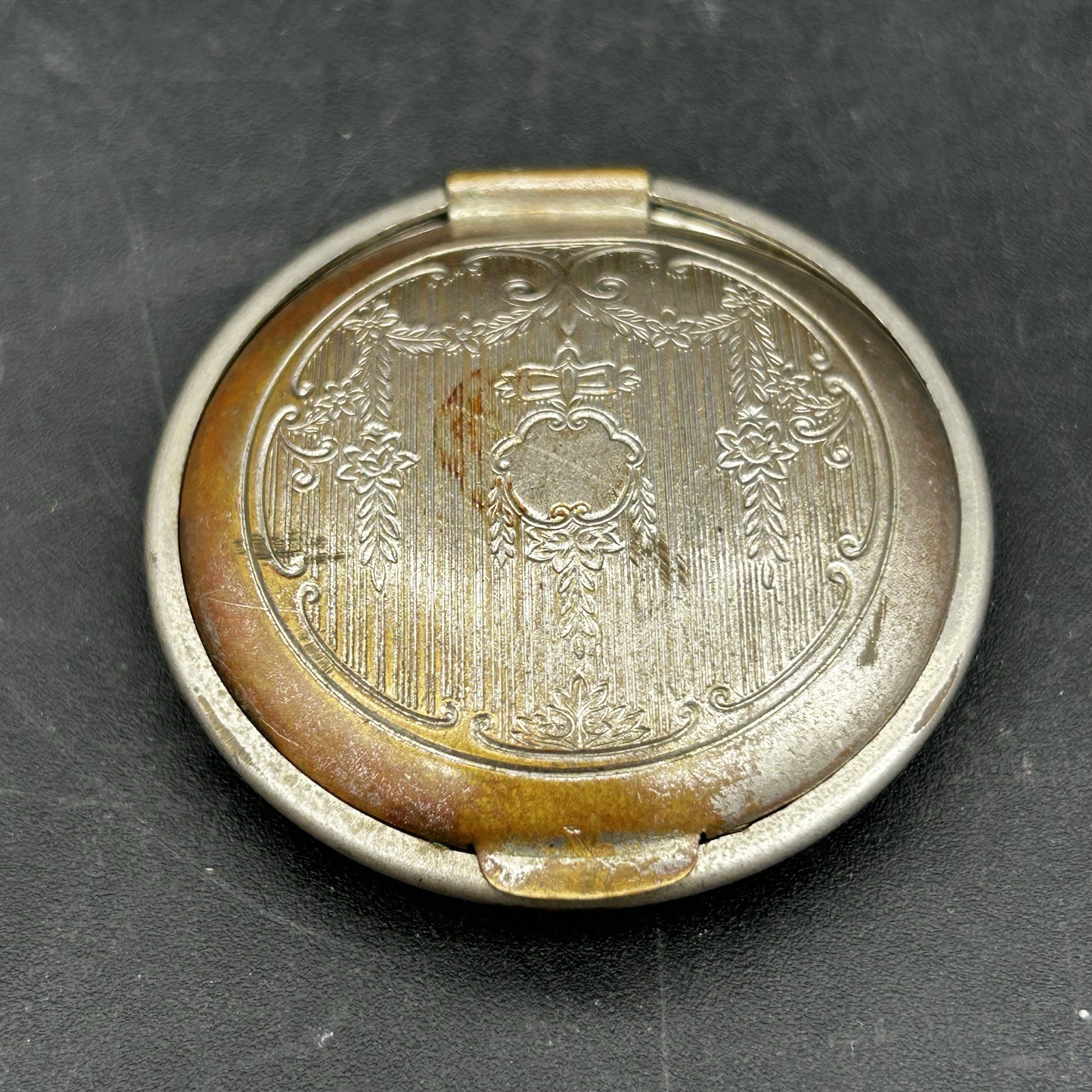 Antique 1920\'s Art Deco De Meridor Lazell Powder Rouge Silver Engraved Compact Antique 1920\'s Art Deco De Meridor Lazell Powder Rouge Silver Engraved Compact