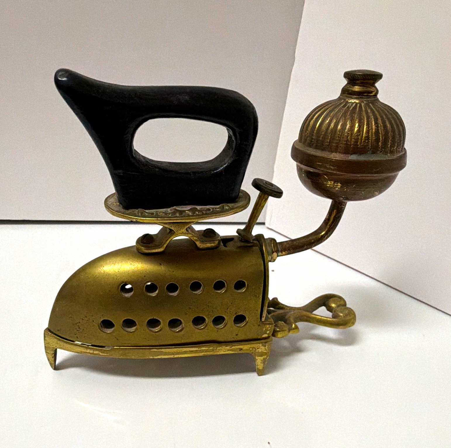 Vintage rara brass open and matching trivet 