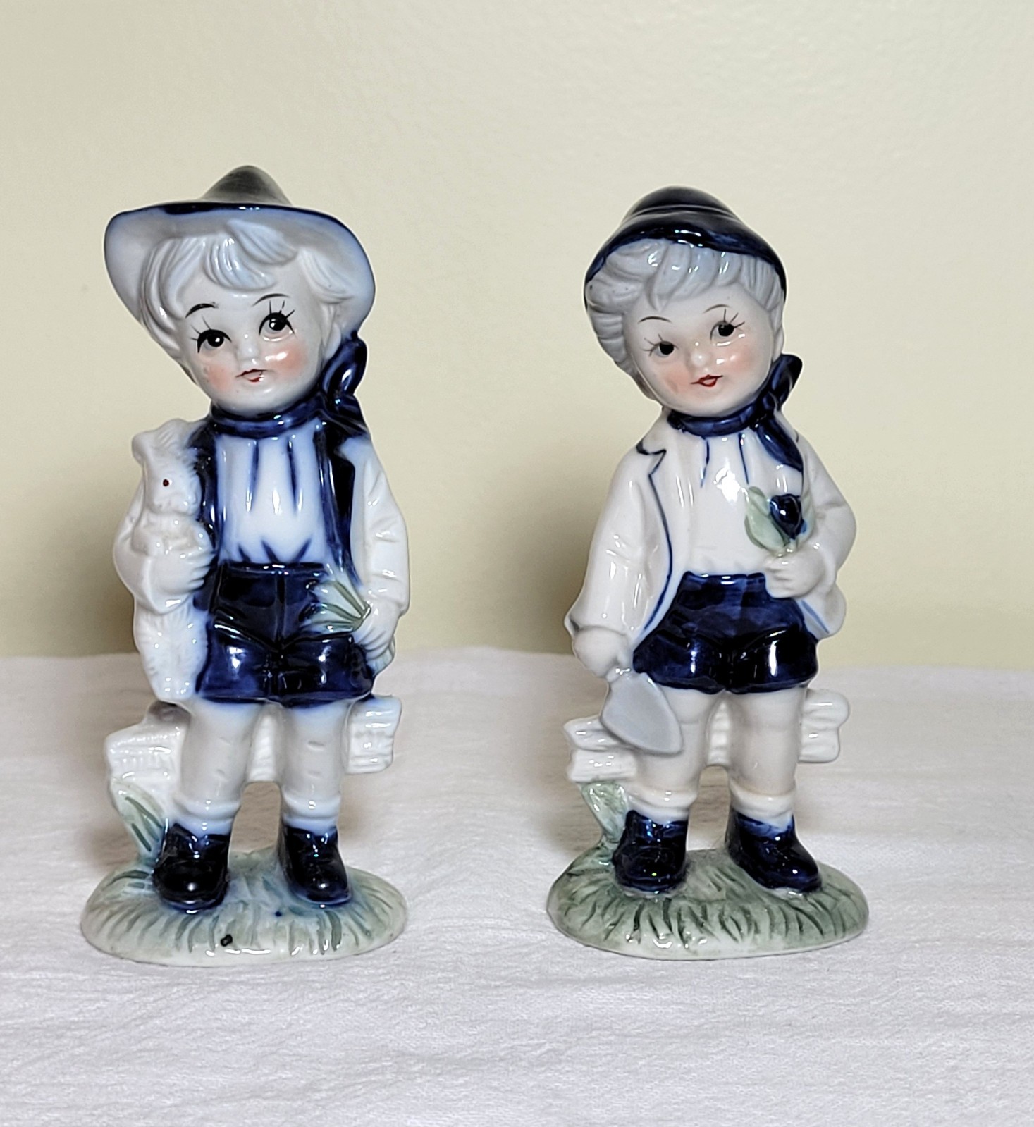 Vintage Treasure Masters Taiwan Porcelain Figurines Pair Boy & Girl Navy Blue Vintage Treasure Masters Taiwan Porcelain Figurines Pair Boy & Girl Navy Blue