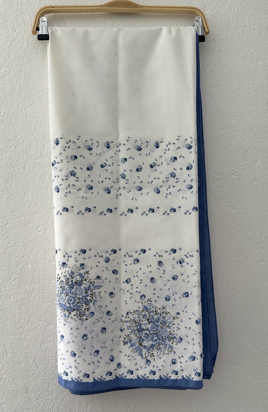 Vtg ValLesusa Casa Italy Blue Rose Floral Tablecloth Cotton Blend Cottage 57x96