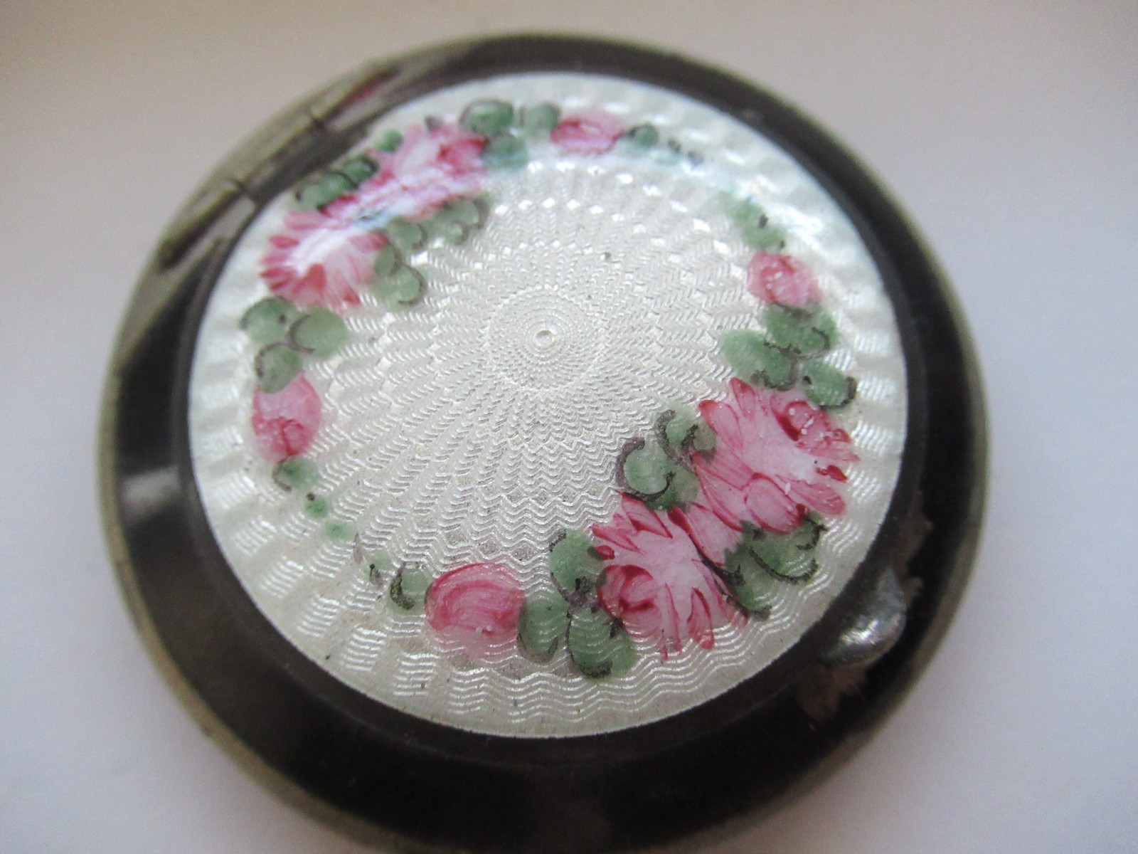 Art Deco black roses Guilloche Enamel silver tone Compact as is