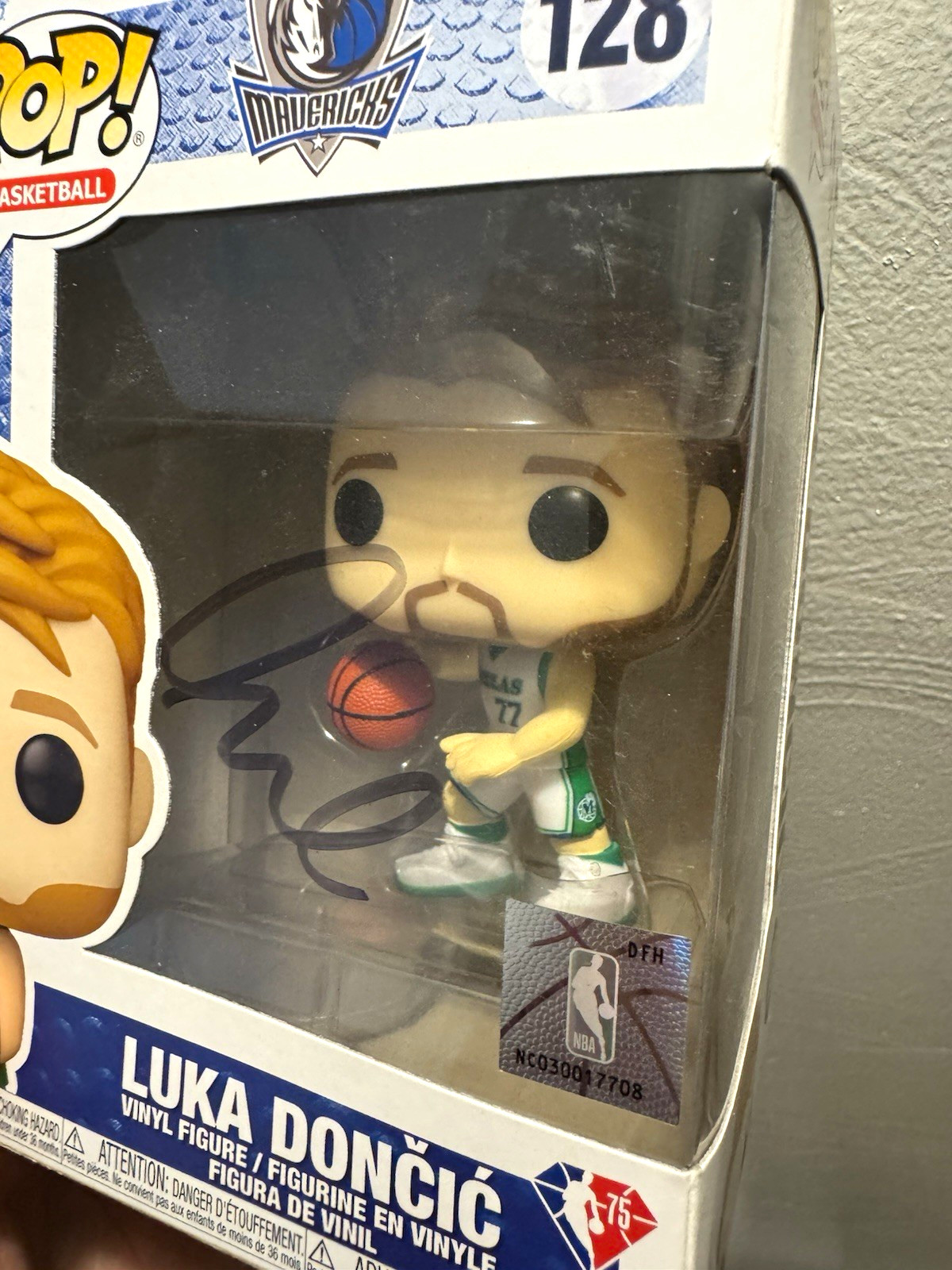 Luka Dončić Signed Funko Pop Dallas Mavericks LA Lakers 2019 ROY PSA Cert Luka Dončić Signed Funko Pop Dallas Mavericks LA Lakers 2019 ROY PSA Cert