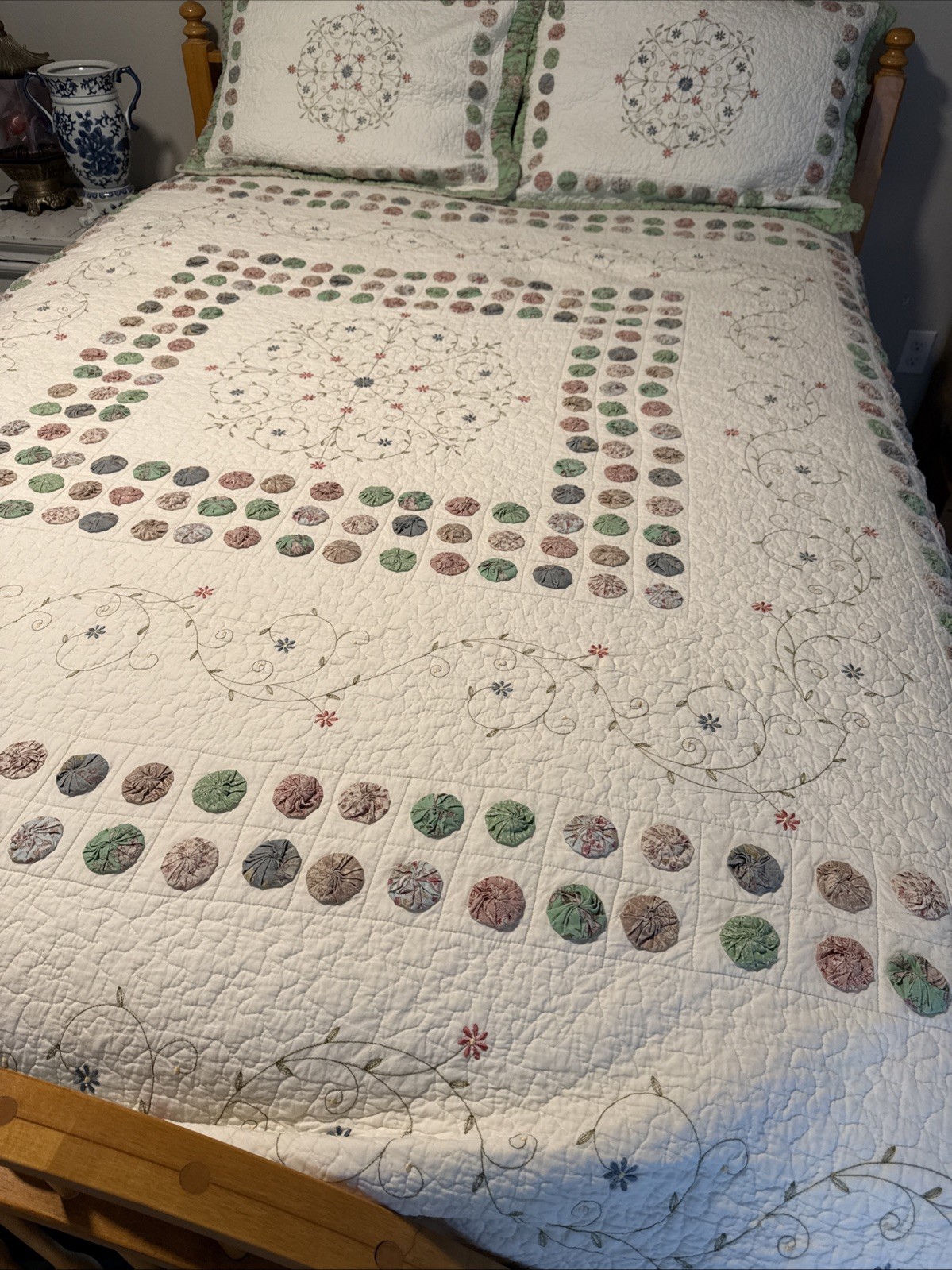 Vintage JCPenney YoYo Quilt Set Queen/King 94x96 Embroidered Floral 2 Shams RARE