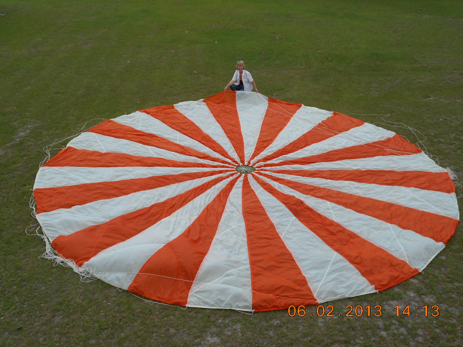 1952 USAF Milit.Candy Stripe Org/White C-9 Parachute w/full lines/damaged risers