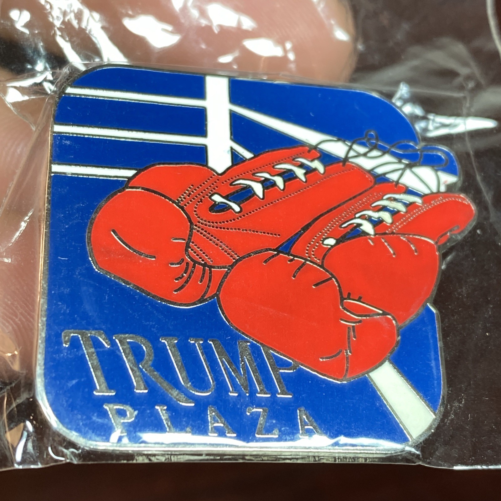 /1500 Ltd Ed 25th Anni 2009 Trump Plaza Hotel Casino Atlantic City Boxing Gloves