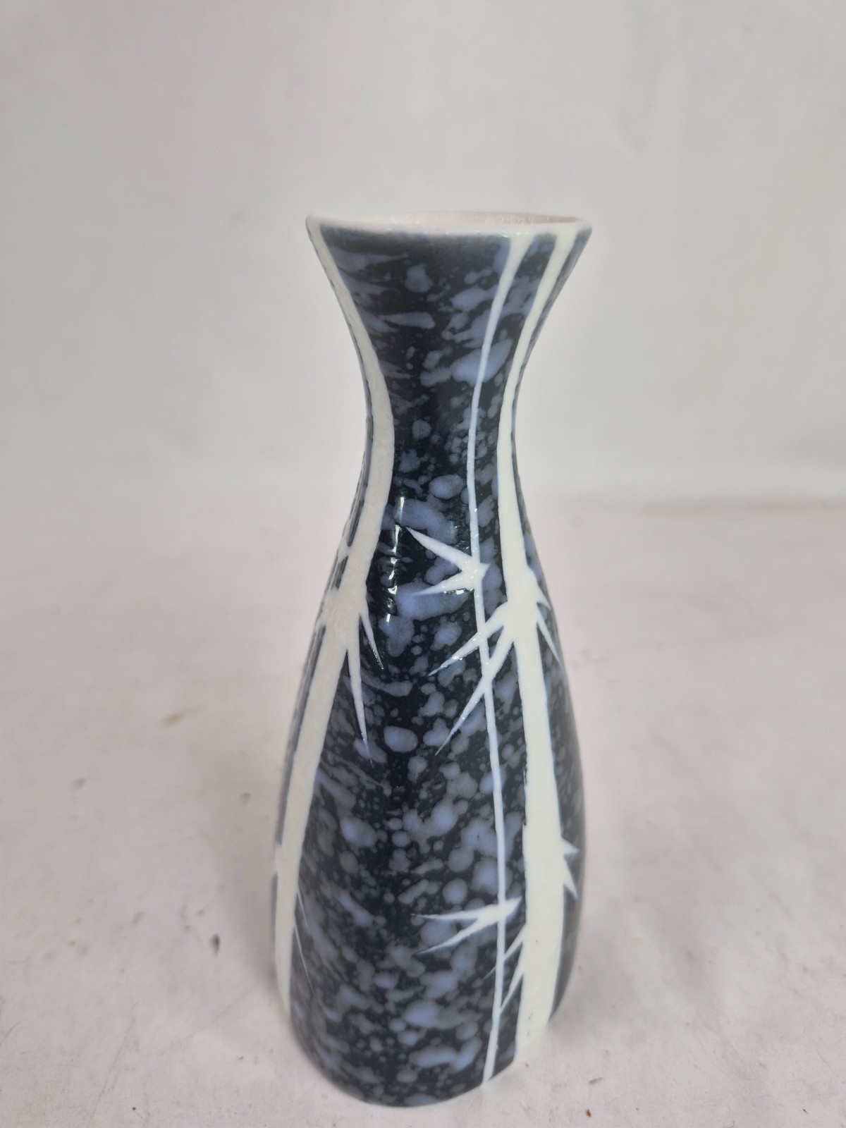 Vintage Japanese Porcelain Tokkuri Sake Bottle Vase Blue Gray White Signed 5.5\