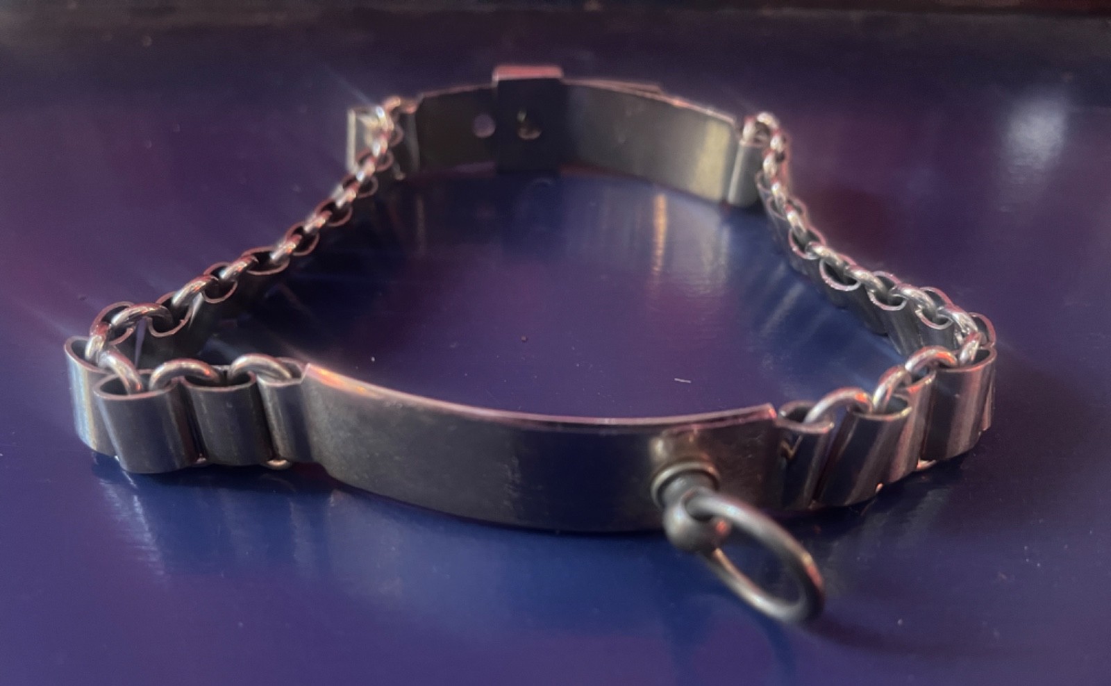 AN UNUSUAL ANTIQUE STEEL DOG COLLAR. metal blanc. FOR DOGS.