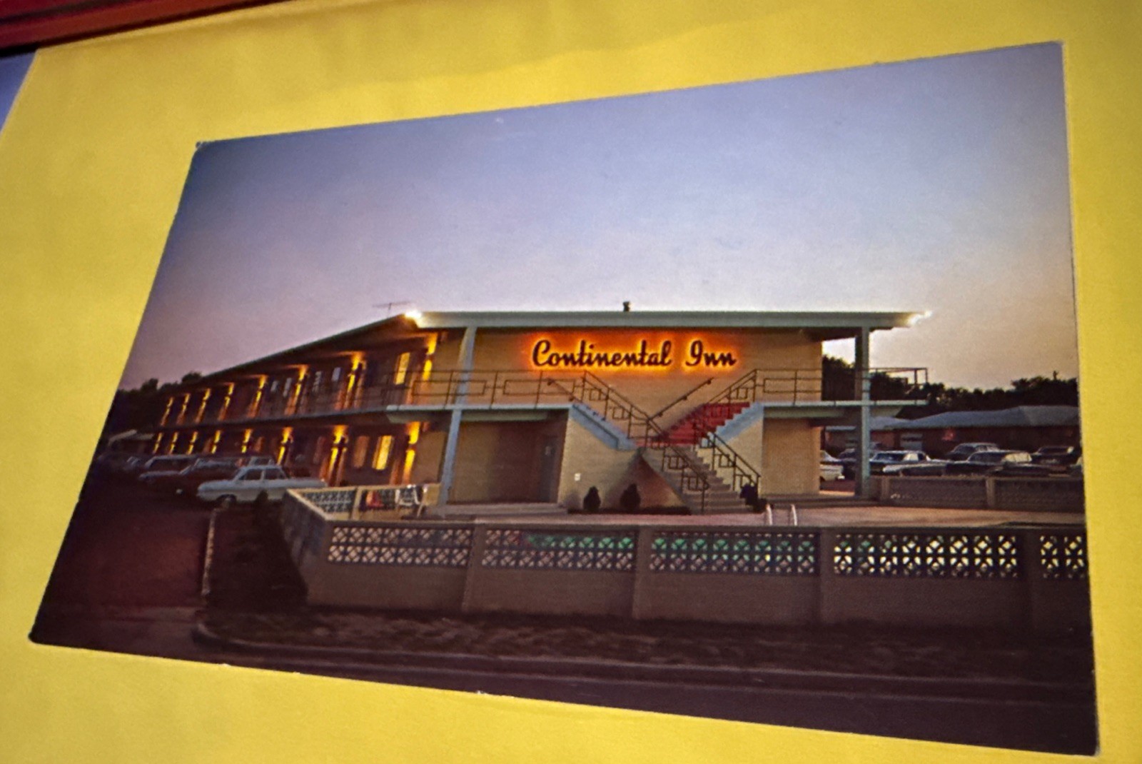 Postcard Continental Inn Garden City Kansas USA