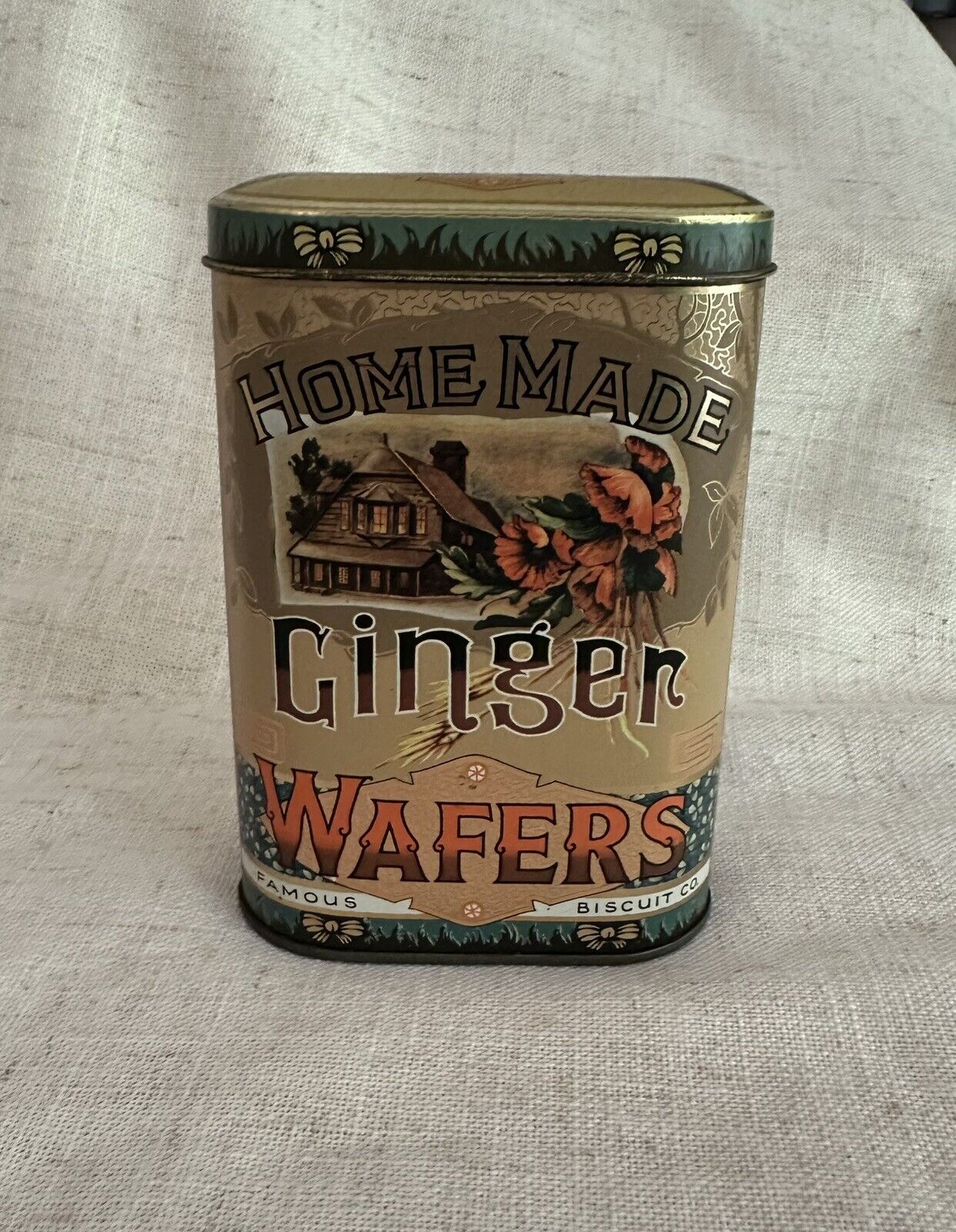 Vintage Collectible Metal Tin Homemade Ginger Wafers Famous Biscuit Co. Daher 