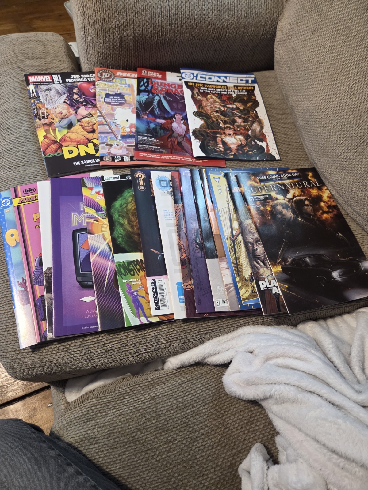 Marvel,DC,Dark Horse,IDW Previews And Mixed Lot Of FCBD Comics 2026 Marvel,DC,Dark Horse,IDW Previews And Mixed Lot Of FCBD Comics 2026