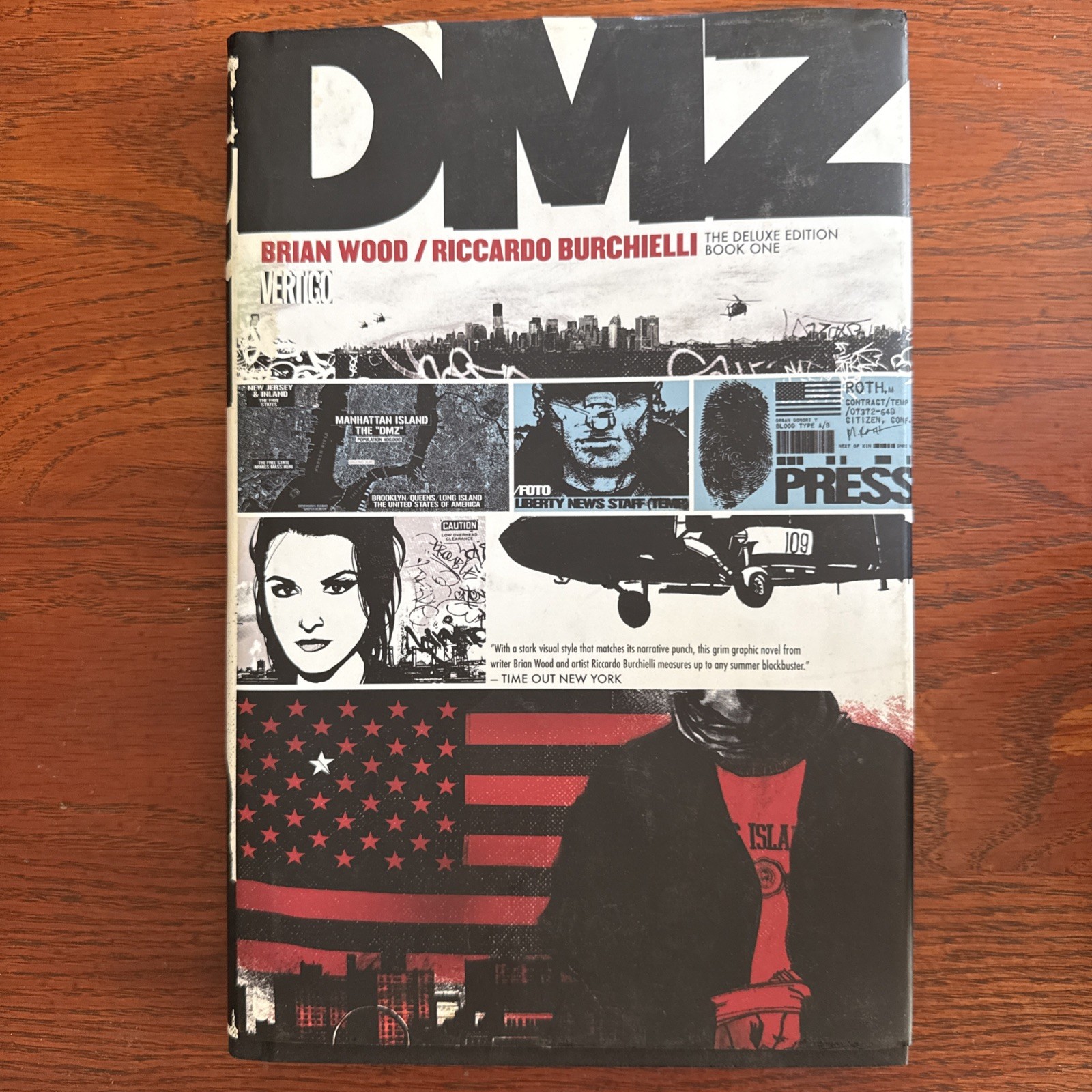 Dmz: the Deluxe Edition #1 (DC Comics 2013 April 2014)